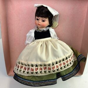 Vintage Madame Alexander “Italy” Collector Doll 553 in Box